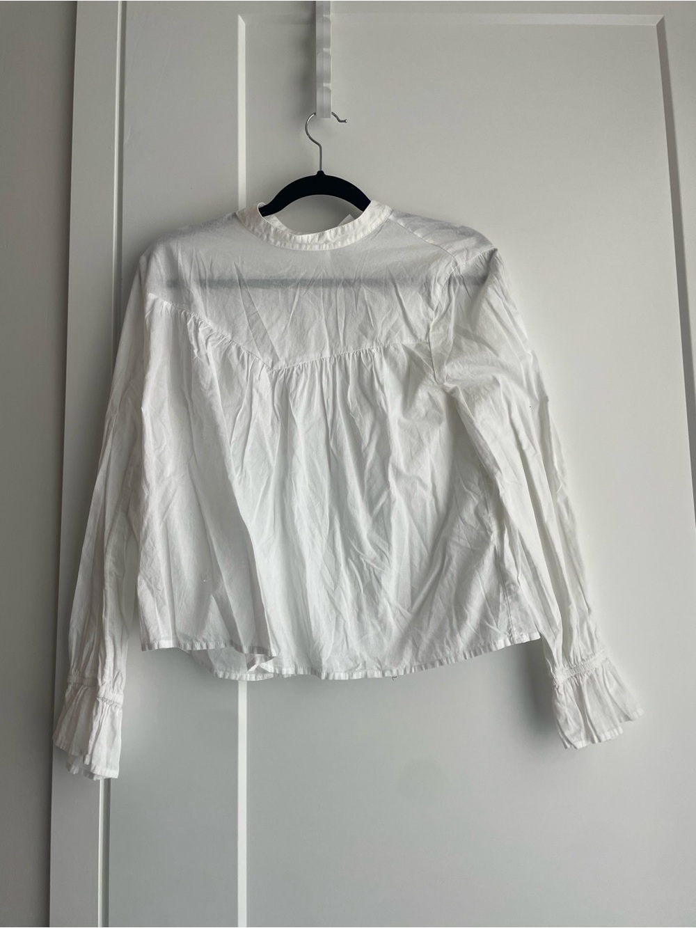 White Long-Sleeve Women's Blouse - Classic Button-Up Style